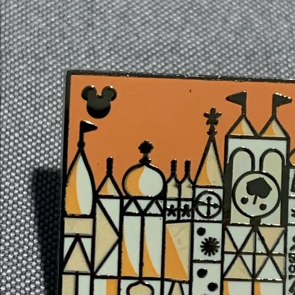 DISNEY HIDDEN MICKEY PIN 2019 STYLIZED ATTRACTIONS - IT'S A SMALL WORLD - Picture 3 of 3